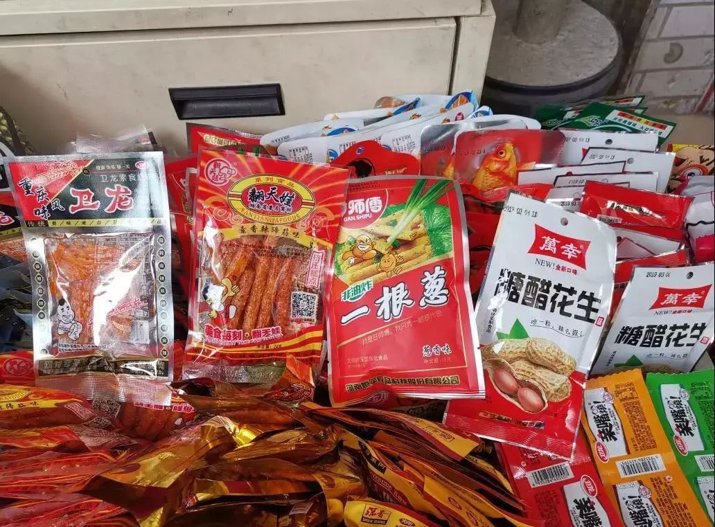 石岐區突擊檢查學校周邊小賣部 經營亂象曝光，建材隱患引關注